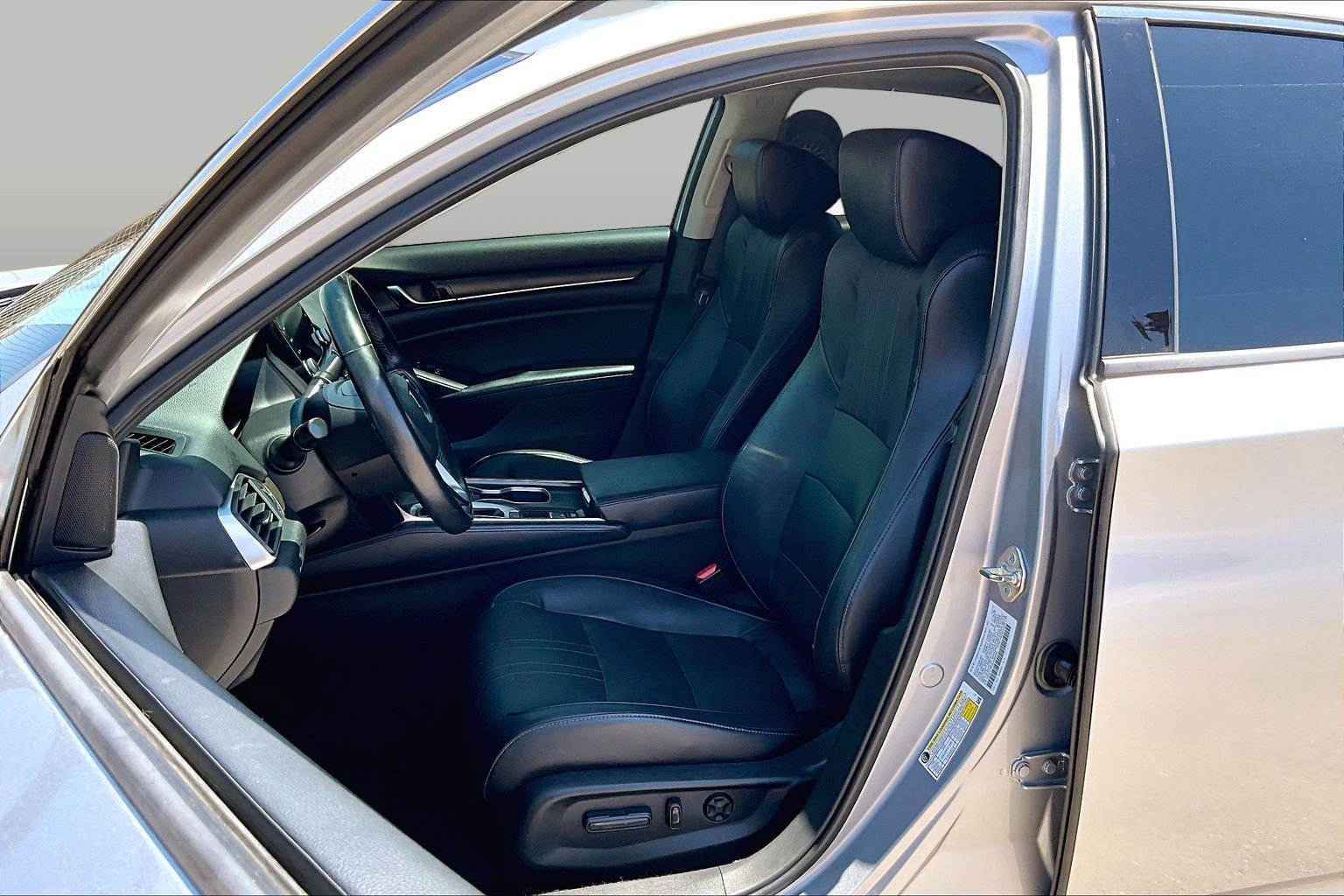 Used 2018 Honda Accord EX-L image 25