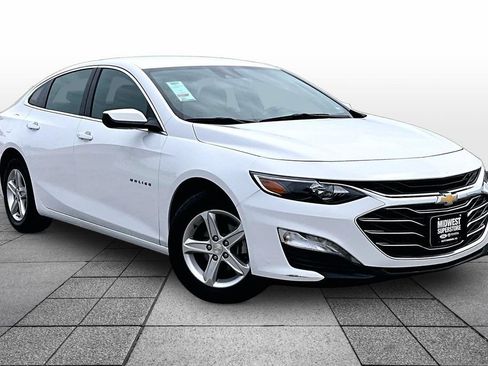 Used 2024 Chevrolet Malibu LT FWD image 2