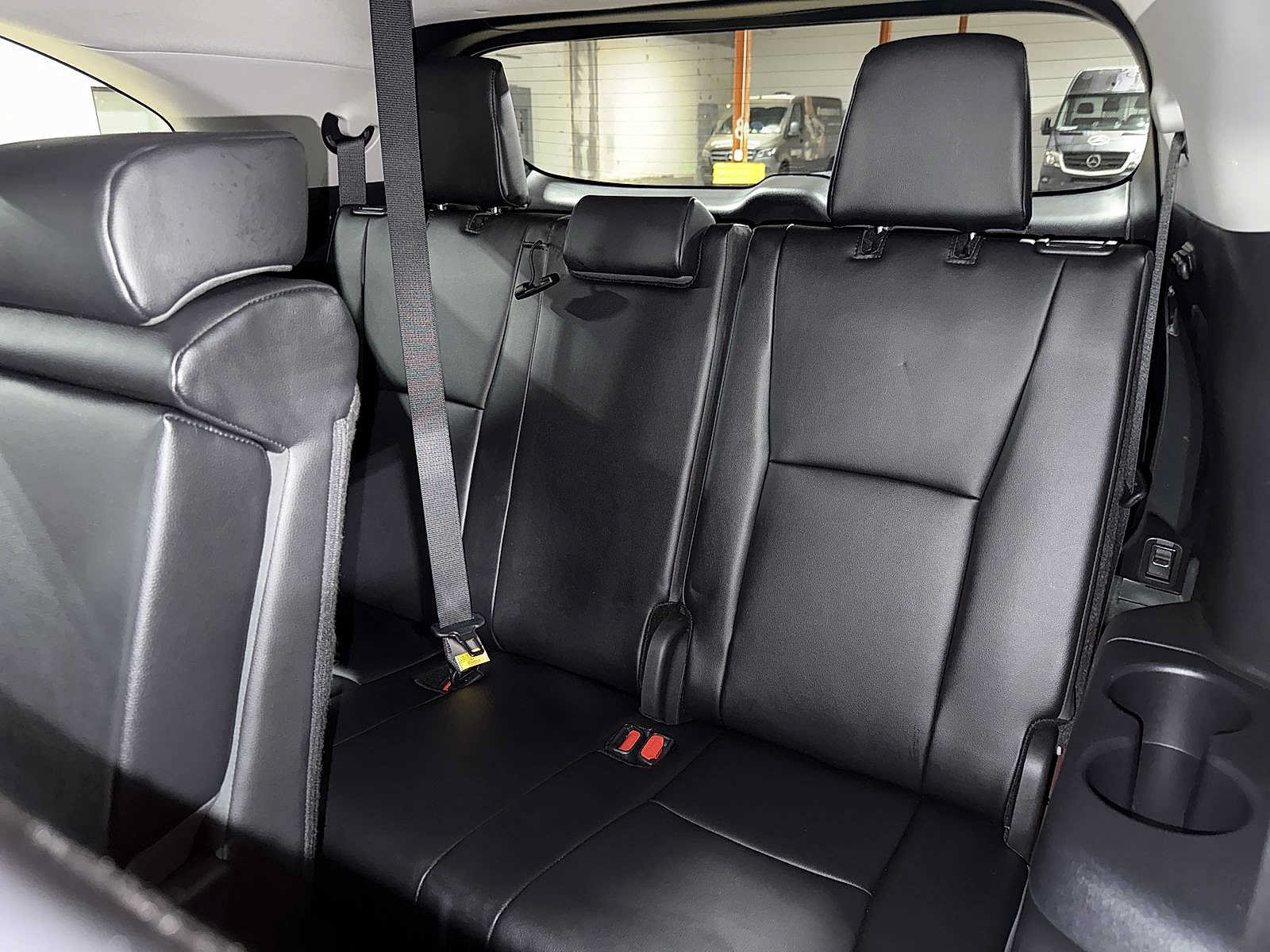 Used 2024 Toyota Highlander XLE AWD/4WD image 18