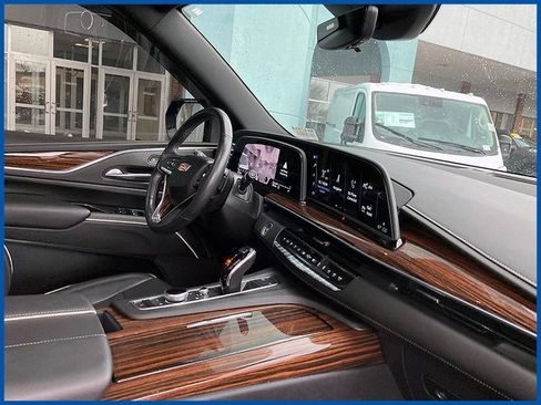 Used 2021 Cadillac Escalade Premium Luxury w/ LPO, Illumination Package image 4