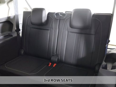 Used 2022 Volkswagen Tiguan SE w/ Panoramic Sunroof Package image 7