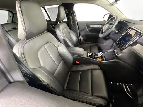 Used 2023 Volvo XC40 B4 Plus w/ Driver Assist Package image 27