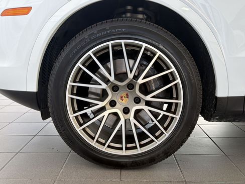 Used 2022 Porsche Cayenne Platinum Edition AWD/4WD image 13