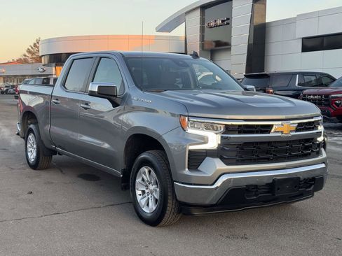 Used 2025 Chevrolet Silverado 1500 LT image 2