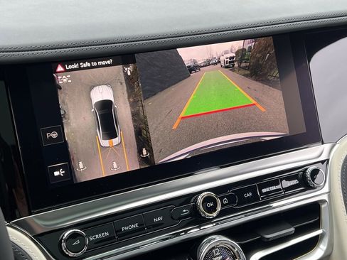 Used 2025 Bentley Flying Spur Plug-In Hybrid image 31