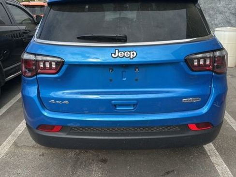 Used 2025 Jeep Compass Latitude image 2