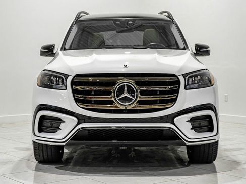 Used 2024 Mercedes-Benz GLS 580 4MATIC image 2
