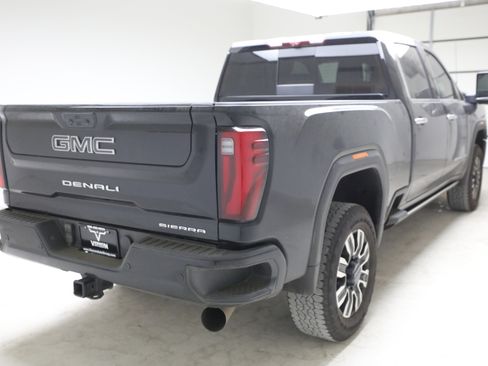 Used 2024 GMC Sierra 2500 Denali Ultimate AWD/4WD image 4