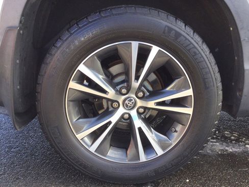 Used 2016 Toyota Highlander XLE image 29