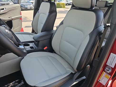 New 2025 Ford Escape SE image 15