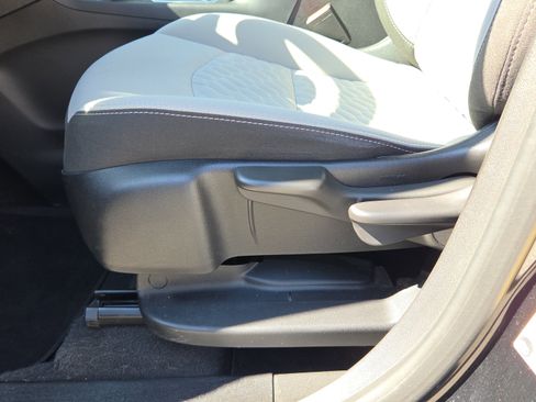 Used 2020 Chevrolet Equinox LS image 17