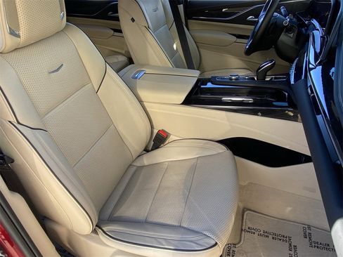 Used 2024 Cadillac Escalade Premium Luxury w/ Performance Package image 11