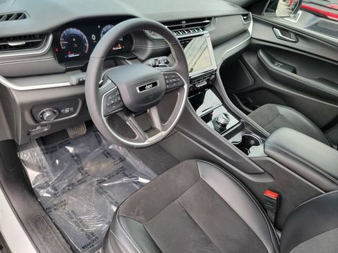 Certified 2024 Jeep Grand Cherokee L Laredo AWD/4WD image 19