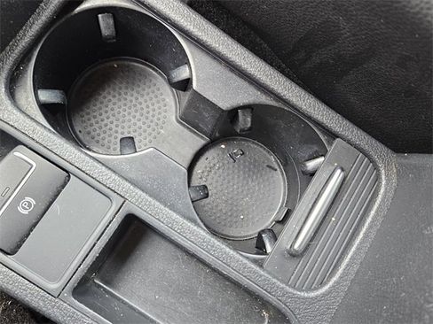 Used 2016 Volkswagen Tiguan S image 24