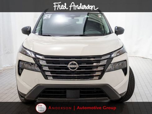 Used 2024 Nissan Rogue S AWD/4WD image 2