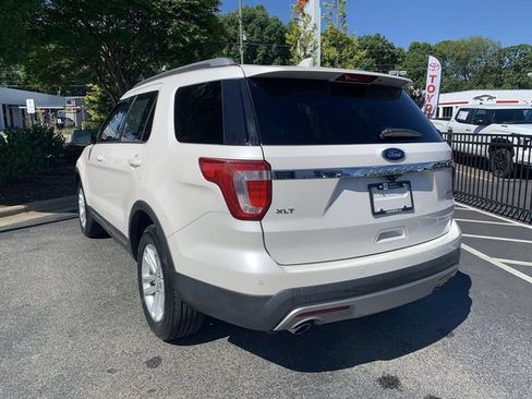 Used 2017 Ford Explorer XLT w/ Equipment Group 201A FWD image 6