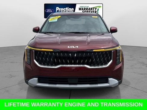 Used 2025 Kia Carnival FWD image 9