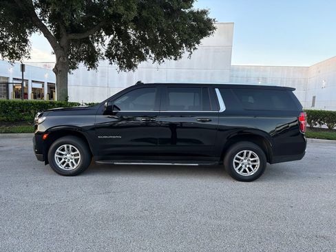 Used 2022 Chevrolet Suburban LT AWD/4WD image 2