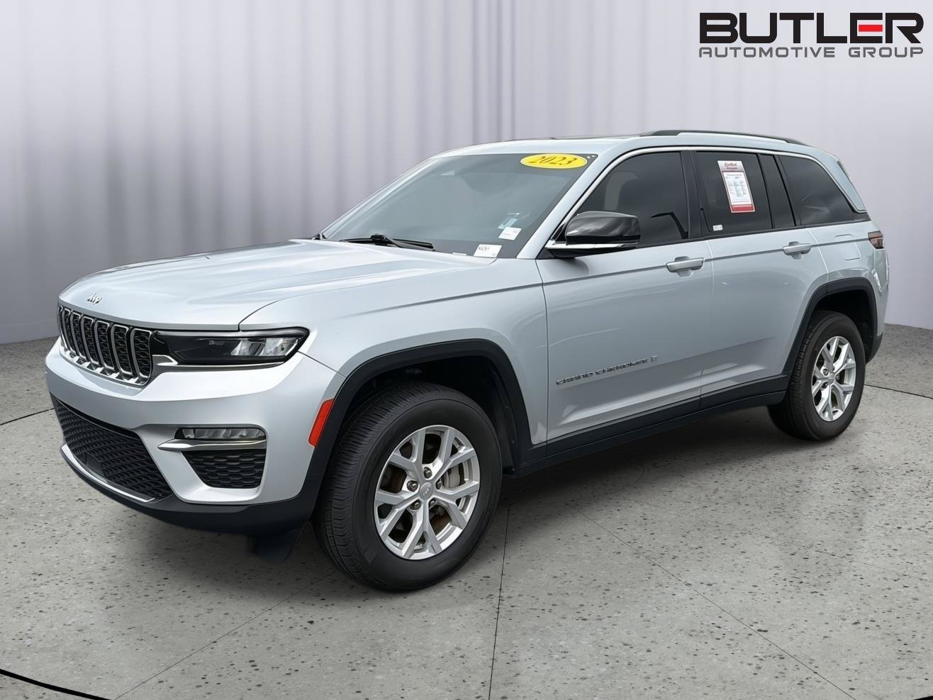 Used 2023 Jeep Grand Cherokee Limited RWD image 2