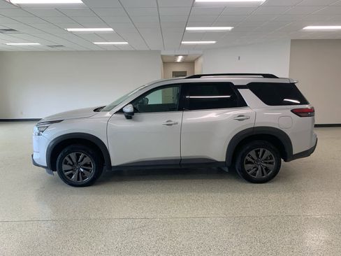 Used 2024 Nissan Pathfinder SV FWD image 10