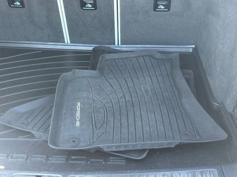 Used 2024 Porsche Macan AWD/4WD image 33
