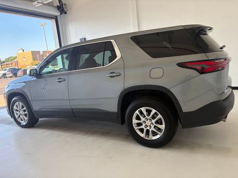 Used 2023 Chevrolet Traverse LS FWD image 16