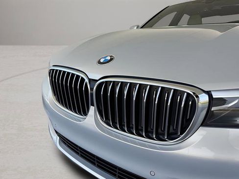 Used 2019 BMW 740i w/ Executive Package image 2