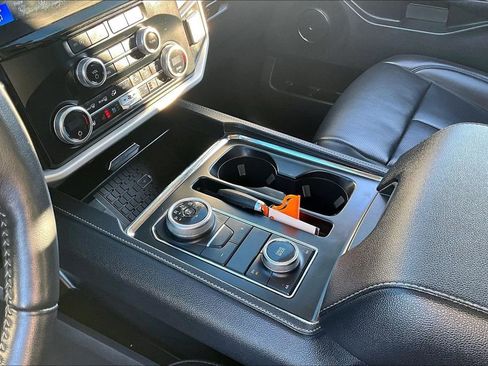 Used 2024 Ford Expedition Max XLT image 15