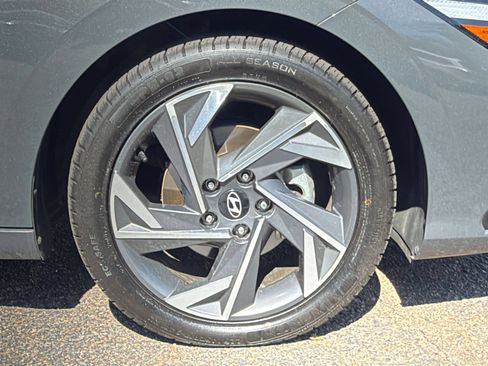 Used 2025 Hyundai Elantra Limited FWD image 31