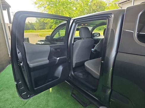 Used 2016 Toyota Tacoma SR5 w/ SR5 Appearance Package (SN) AWD/4WD image 38