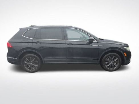 Used 2022 Volkswagen Tiguan SE w/ Panoramic Sunroof Package image 8