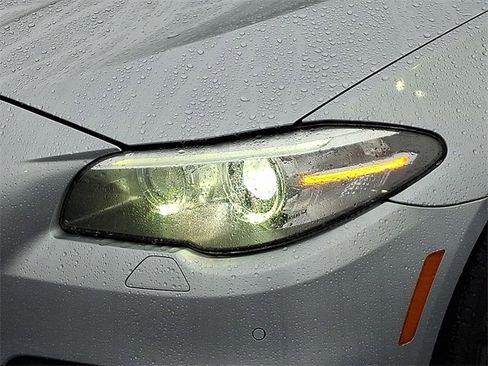 Used 2015 BMW 528i Sedan image 9