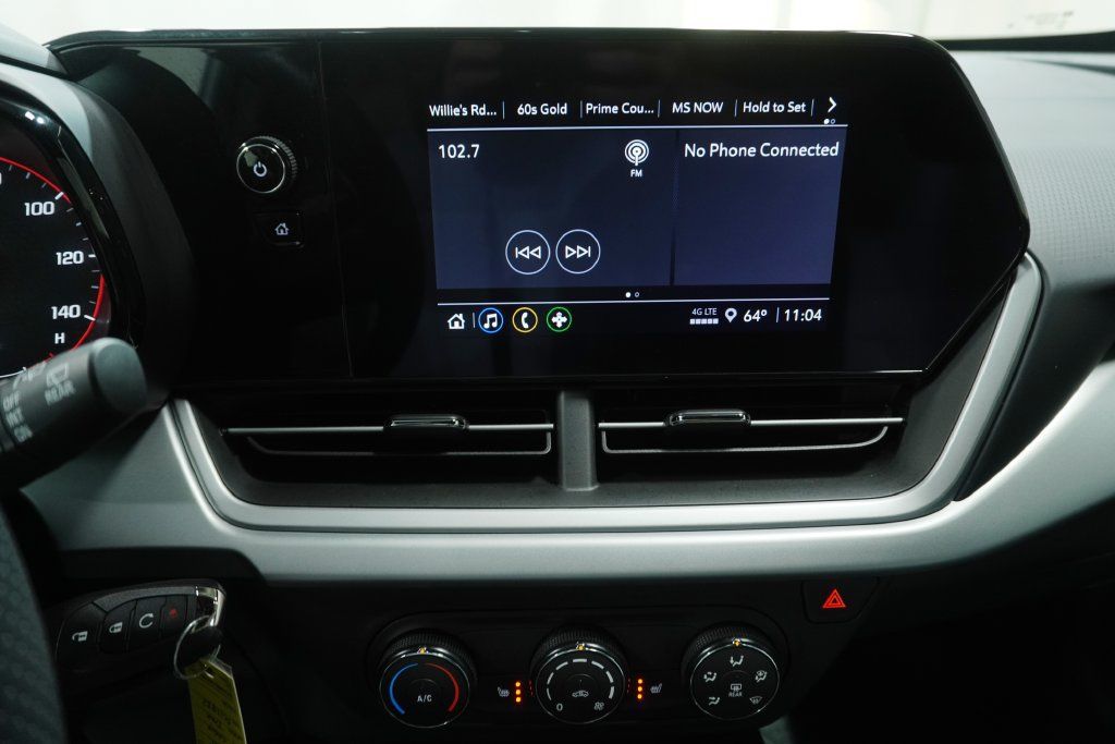Used 2025 Chevrolet Trax RS w/ Driver Confidence Package FWD image 17