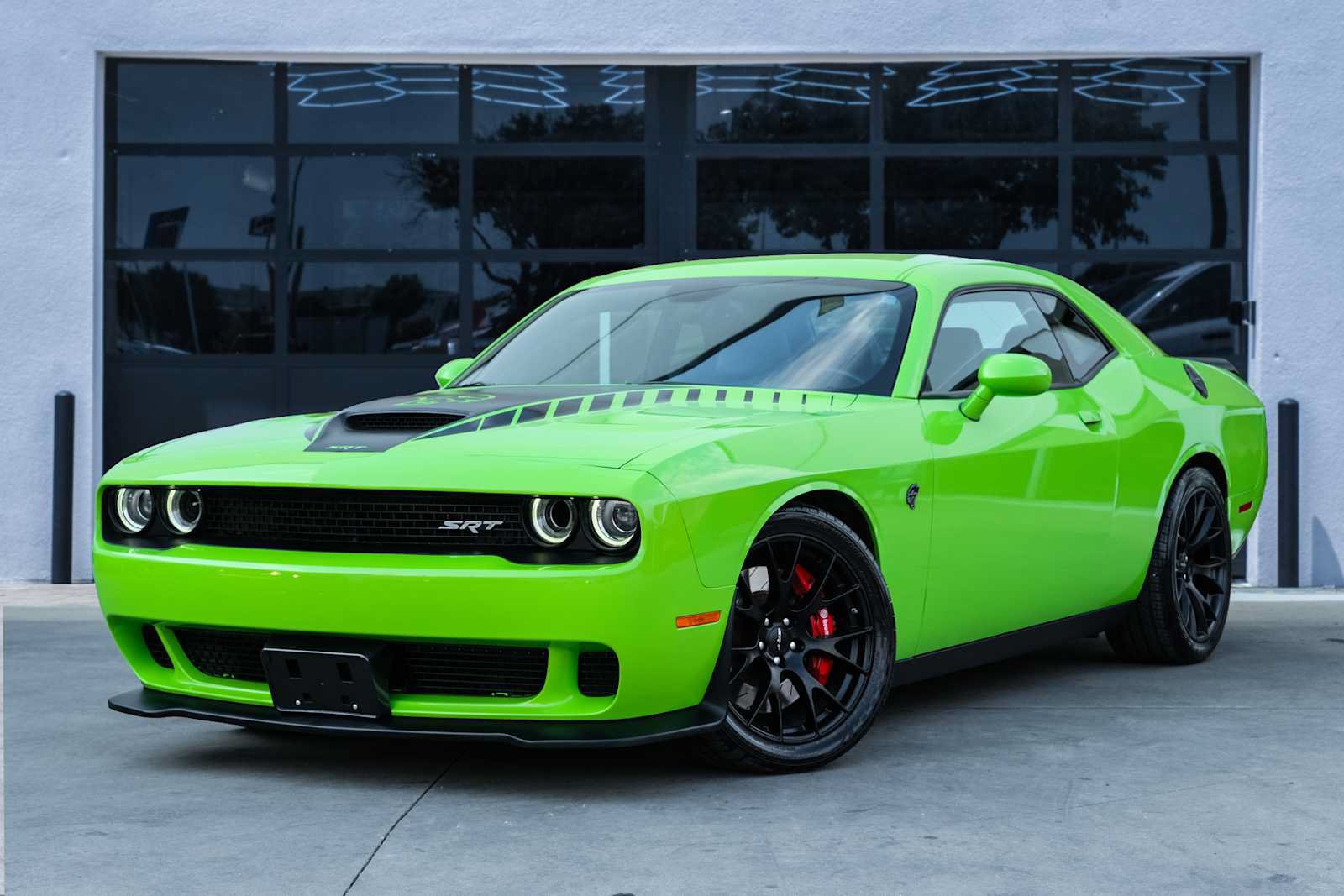 Used 2015 Dodge Challenger SRT Hellcat RWD image 1