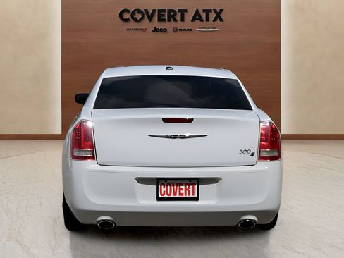 Used 2014 Chrysler 300 S RWD image 4