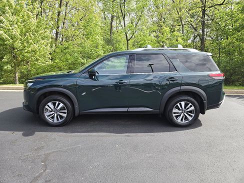 Used 2025 Nissan Pathfinder SL AWD/4WD image 5