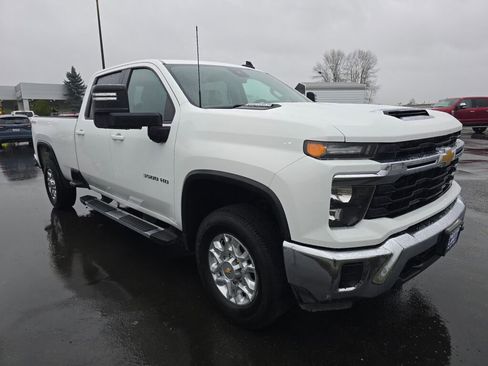 Used 2024 Chevrolet Silverado 3500 LT image 3
