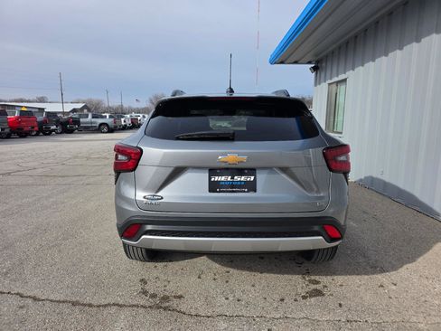 Used 2026 Chevrolet Trax LT w/ LT Convenience Package FWD image 7