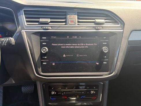 Used 2024 Volkswagen Tiguan SE AWD/4WD image 39