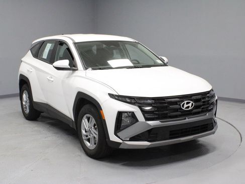 Used 2025 Hyundai Tucson SE FWD image 1