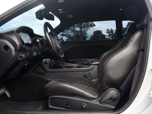Used 2020 Dodge Challenger R/T RWD image 9