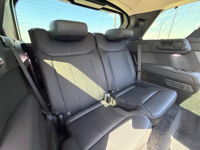 Used 2026 Land Rover Range Rover Long Wheelbase SE AWD/4WD image 17