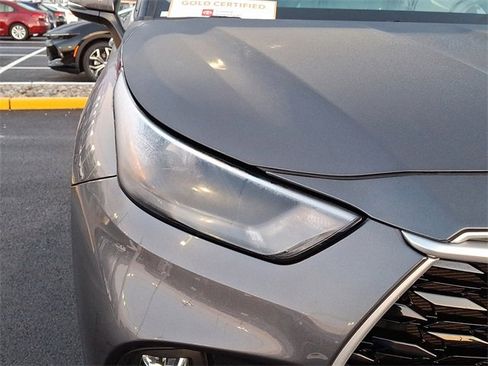 Certified 2023 Toyota Highlander XLE image 13