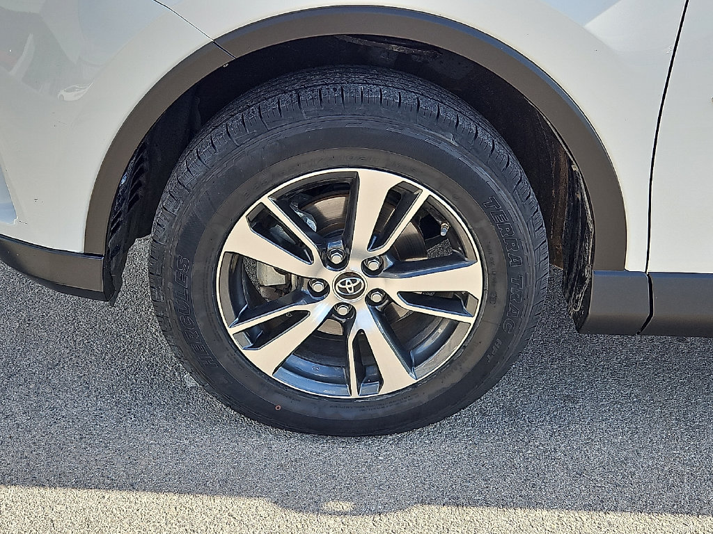 Used 2017 Toyota RAV4 XLE FWD image 13