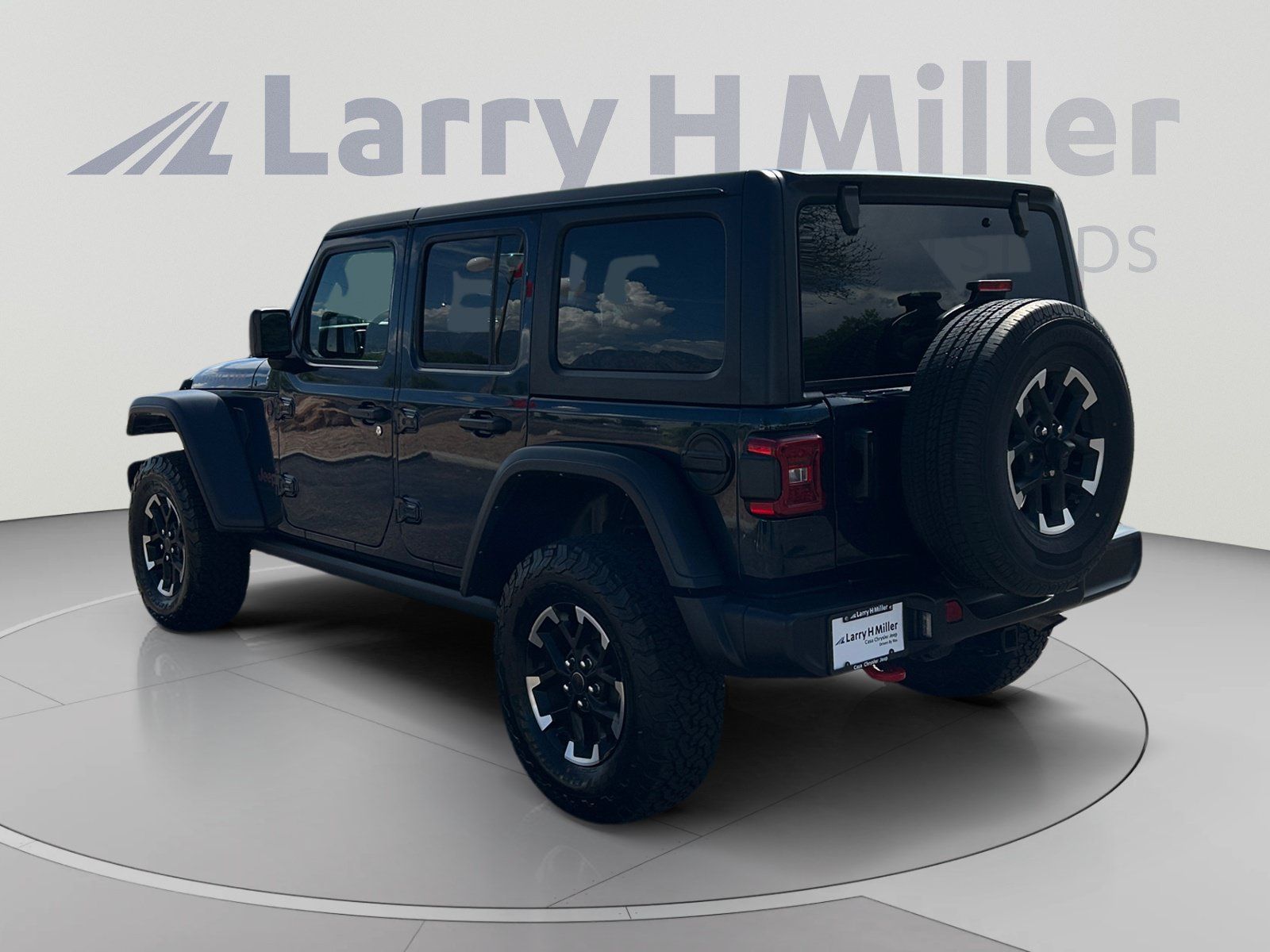 Used 2025 Jeep Wrangler Unlimited Rubicon AWD/4WD image 3