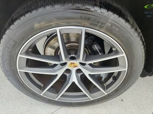 Used 2024 Porsche Macan AWD/4WD image 56