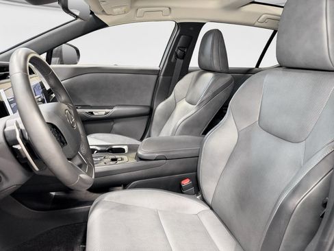 Used 2025 Lexus RZ 450e AWD/4WD image 16