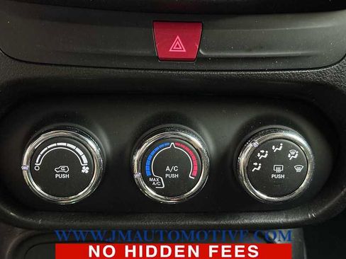 Used 2016 Jeep Renegade 75th Anniversary AWD/4WD image 33