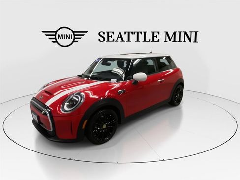 Certified 2024 MINI Cooper SE w/ Signature Upholstery Package image 3