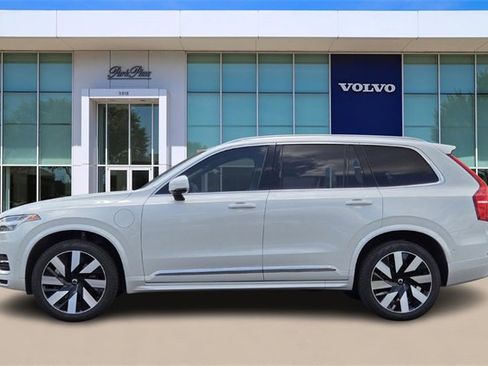 Certified 2025 Volvo XC90 T8 Plus image 3